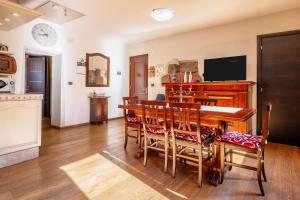 a dining room with a table and a television at La Casa Nel Corso in Pitigliano +20 photos