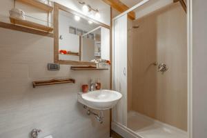 a bathroom with a sink and a shower at La Casa Nel Corso in Pitigliano