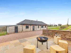 a backyard with a fire pit and a building at 2 Bed in Bromyard oc-91816 in Collington