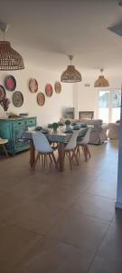 a dining room with a table and chairs at Casa de Melides in Melides