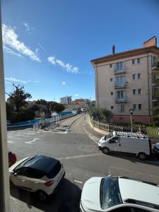 a view of a street with parked cars and a building at Elégance du Golfe in Vallauris