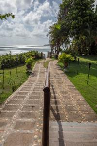 a cannon on a path next to the ocean at Hotel Ponta do Madeiro in Pipa