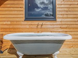 a white bath tub in a wooden wall at 1 Bed in Matlock oc-96256 in Crich +16 photos