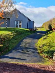 a road leading to a barn on a farm at Huntshaw Stables in Earlston +21 photos