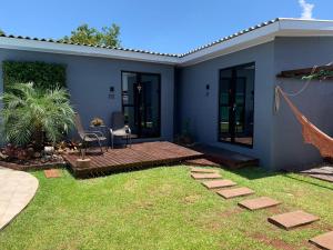 a backyard with a wooden deck and a house at Pousada Selenita in Ametista do Sul