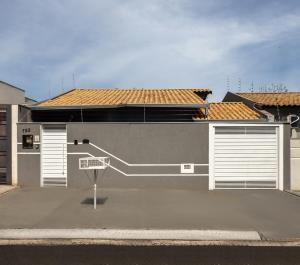 a building with two garage doors and a basketball hoop at Casa completa 2 Quartos, garagem privativa e Self check-in -Ideal para famílias, casais e profissionais em trabalho remoto in Campo Grande