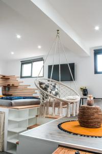 a room with a hammock hanging from the ceiling at Casa da Vila Apartments in Arco da Calheta