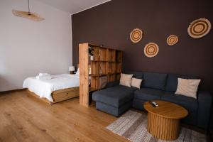 a living room with a couch and a bed at Fly Residence 2 in Arad