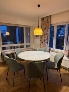 a dining room with a table and chairs at Greenhouse in Fellbach