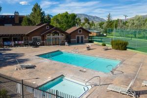 a large swimming pool with a tennis court at Lakeside Funscape LS33 Ski & Snowboard Hot Tub in Huntsville