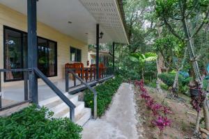a porch of a house with flowers and plants at อินทนนท์ขุนเล่าลือ in Ban Na Yang
