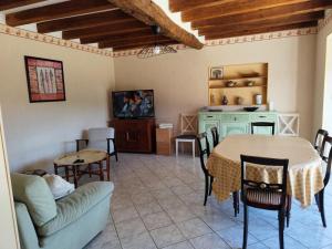 a living room with a table and a couch at Dépaysement à la campagne in Saint-Martin-de-Sanzay