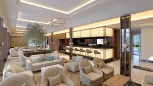 ein Wohnzimmer mit weißen Sofas und eine Küche in der Unterkunft Glory Resort in Baile Felix