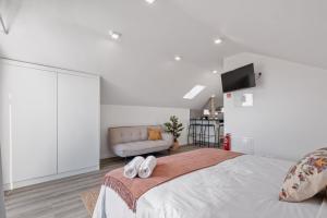 a bedroom with a bed and a couch at Brito's Guest House - Monthly Rentals & Digital Nomads in Funchal +49 photos