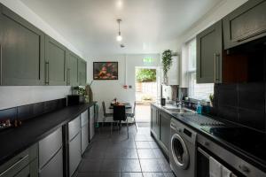 a kitchen with a washer and dryer in it at Spacious Central Nottingham House in Nottingham