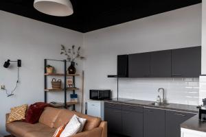 a living room with a couch and a kitchen at BBgebouw39 - op de Rijkswerf in Den Helder
