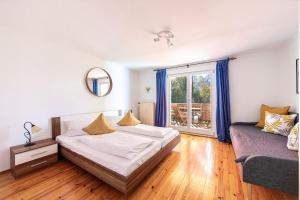 a bedroom with a bed and a window at Villa Marga Ferienwohnung Jenner in Schönau am Königssee
