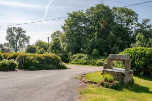 an old stone mailbox on the side of a road at Gîte du Dolmen in Guiscriff +45 photos