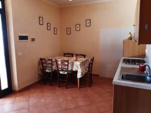 a kitchen with a table and chairs in a room at cascina dei peri in Castelnuovo Magra