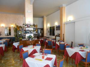 Restaurace v ubytování Albergo La Vela