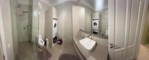 a bathroom with a toilet and a sink and a shower at Im Grünen in Katzbach