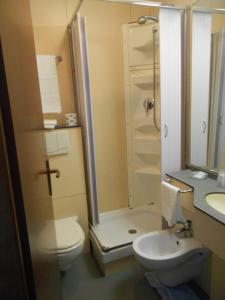 Koupelna v ubytování Albergo La Vela