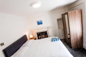 a bedroom with a bed and a fireplace at Josies House - Bright & Cozy Stay in Banff