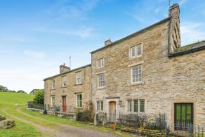 an old stone house with a pathway in front of it at 2 Bed in Hawes oc-c33371 in Hawes
