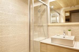 Ένα μπάνιο στο Val de Ruda Luxe 32 by FeelFree Rentals +14 φωτογραφίες