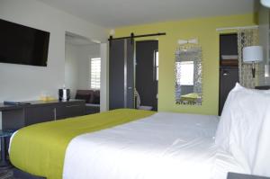 University Inn ASU/Tempe客房内的一张或多张床位