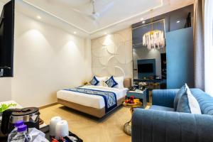 a hotel room with a bed and a couch at Hotel Bella Express in New Delhi