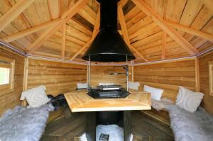a room with two beds in a sauna at Tiny House chez Lili in Frémifontaine
