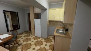a small kitchen with a sink and a table at Apartament 11 Słoneczna in Ełk