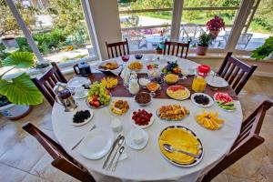 Afbeelding uit fotogalerij van Green Yard Hotel in Karakol +26 foto's