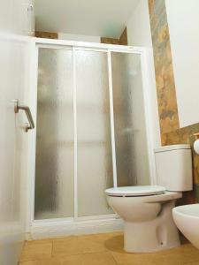 a bathroom with a toilet and a glass shower at Casa Lili in Vélez-Rubio +7 photos