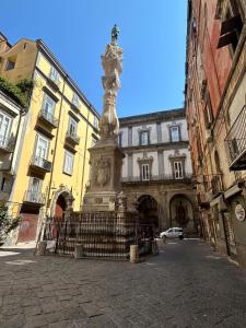 a statue in the middle of a courtyard in a building at La Dimora del Cardinale in Naples