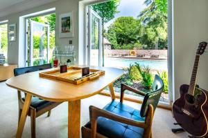 a dining room with a table and a guitar at 5 Bed in Walberswick oc-troy in Walberswick