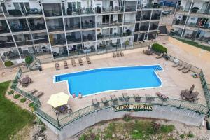 an overhead view of a swimming pool in front of a building at Serenity Now Retreat in Camdenton