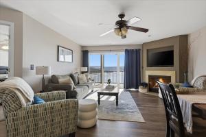 a living room with a couch and a ceiling fan at Serenity Now Retreat in Camdenton