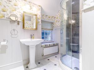 a bathroom with a sink and a shower at 2 Bed in Matlock oc-81043 in Winster +19 photos