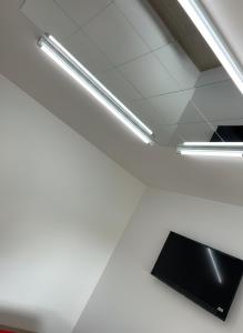 a glass ceiling with a tv in a room at Apartament Karim in Drobeta-Turnu Severin