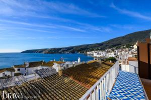 a view of the ocean from the roof of a building at Es Forn - Vistas panorámicas a la bahía I terraza privada I 5 dormitorios I chimenea I centro histórico I Brava Experience in Cadaqués