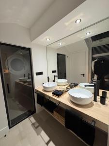a bathroom with three sinks and a large mirror at Villa Luna maison d'architecte in Marseille