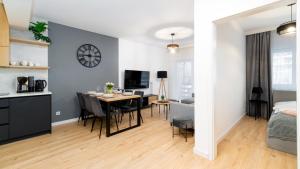 a living room and dining room with a table and a kitchen at Apartamenty Ewa in Karpacz