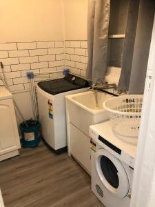 a laundry room with a washing machine and a sink at StevieNic's Dig's in Broken Hill