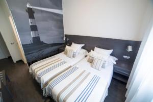 Un ou plusieurs lits dans un hébergement de l'établissement Hostal Cabo Mayor