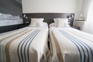 Un ou plusieurs lits dans un hébergement de l'établissement Hostal Cabo Mayor