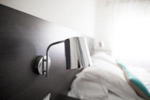 Un ou plusieurs lits dans un hébergement de l'établissement Hostal Cabo Mayor