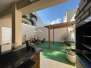 an external view of a house with a patio with plants at Sobrado Premium - Zona Sul in Maringá