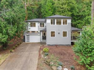a house in the woods with a driveway at Casa Belli in Bellingham